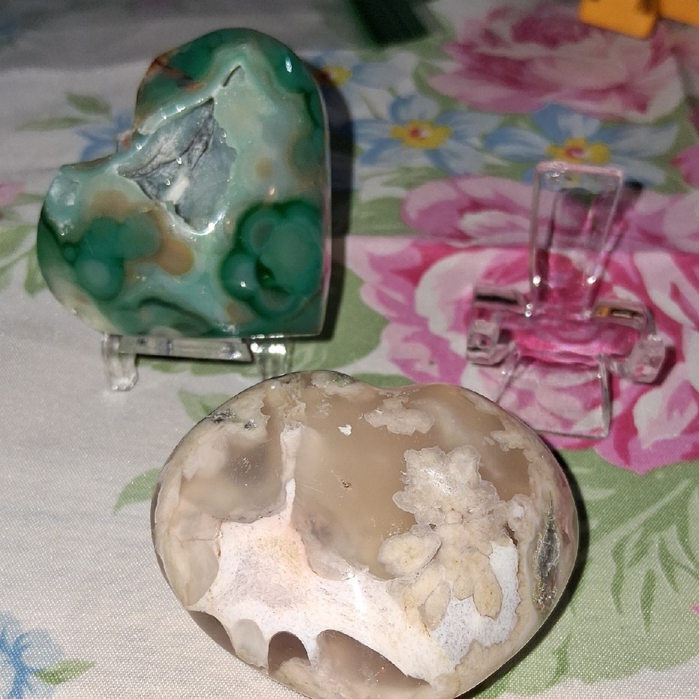 Green and Cream Flower Agate Heart-Shaped Stone Decor